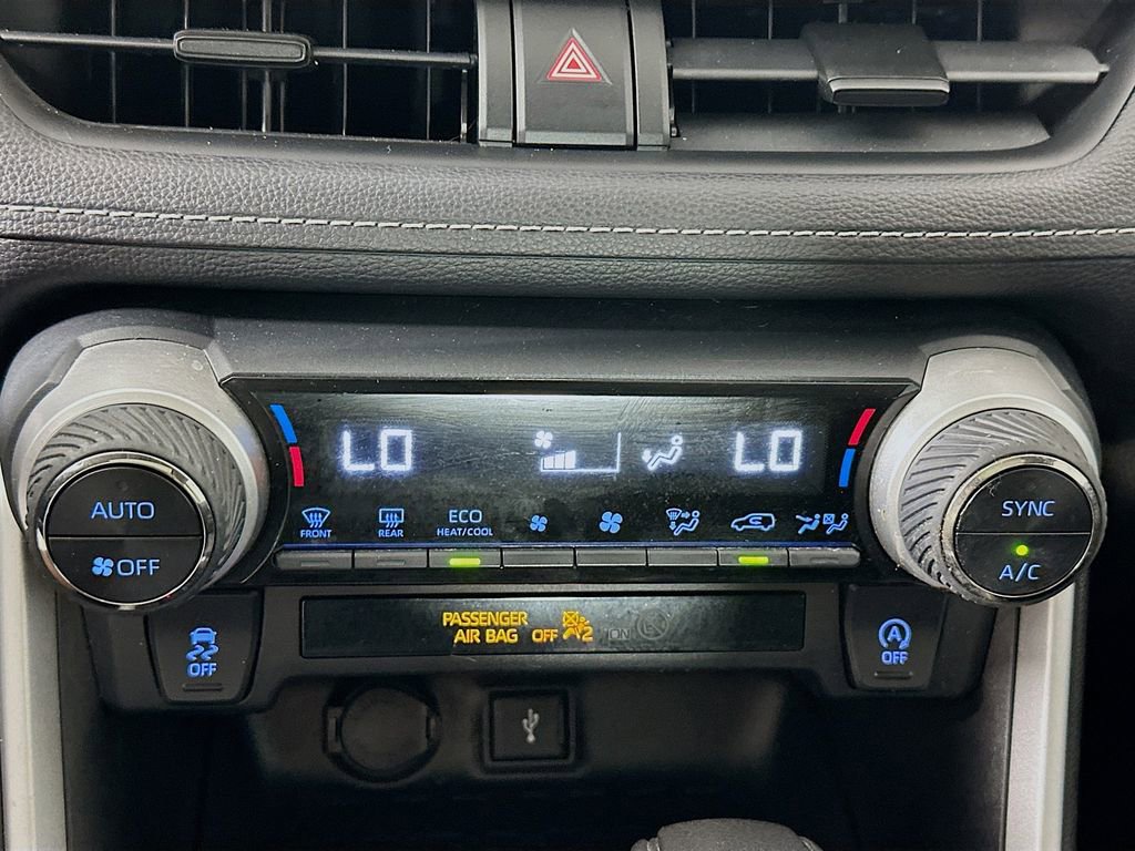 Used 2021 Toyota RAV4 XLE w/ Convenience Package image 16
