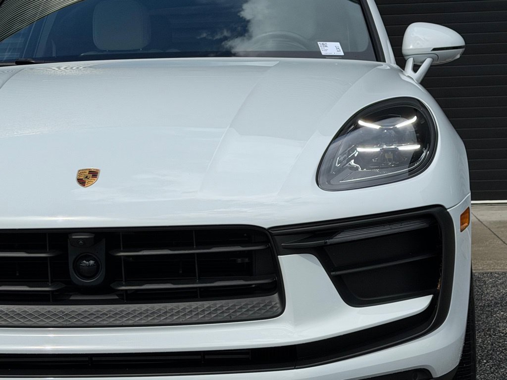 Certified 2026 Porsche Macan AWD/4WD image 28