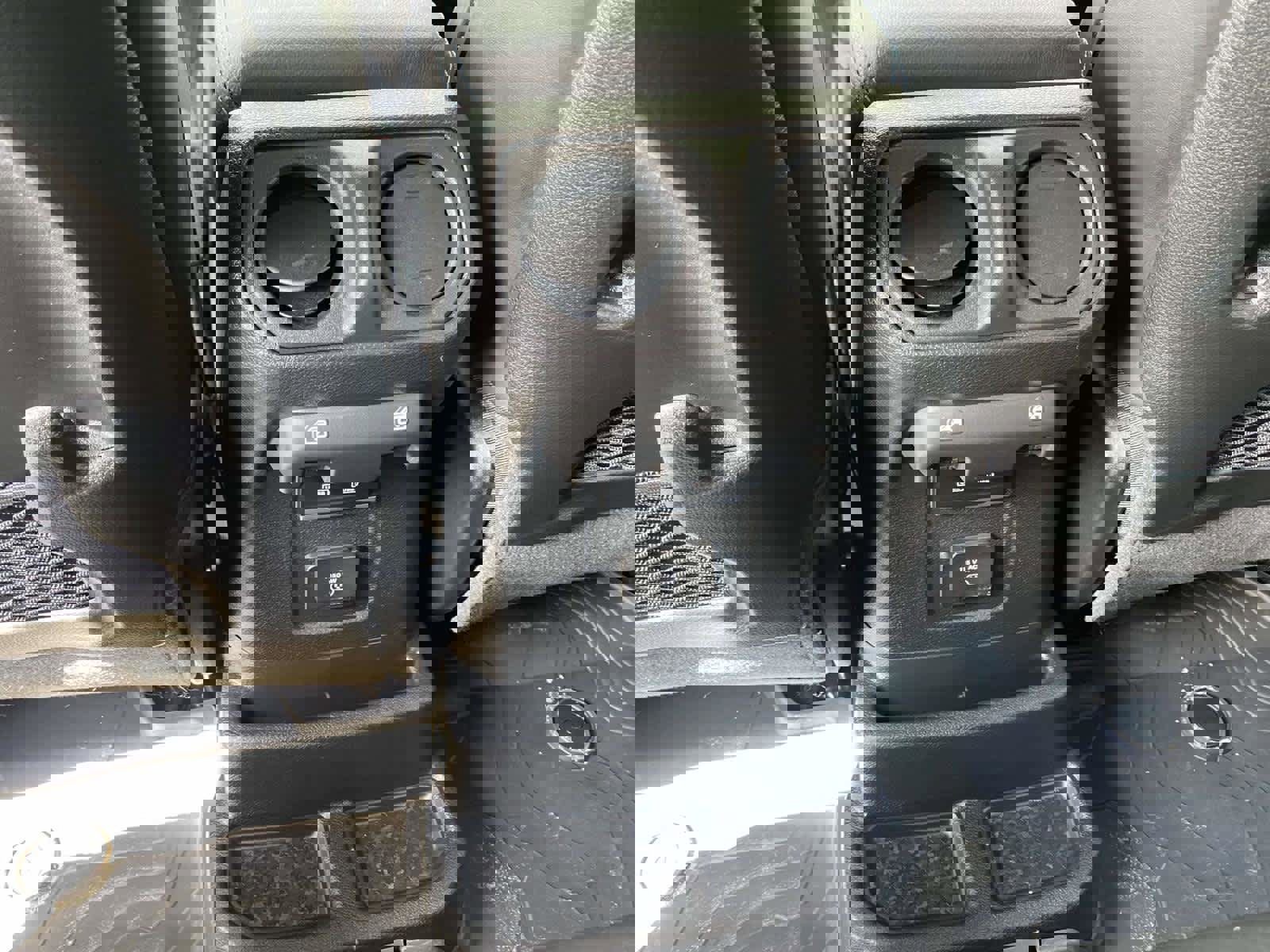 Used 2024 Jeep Wrangler High Altitude image 20