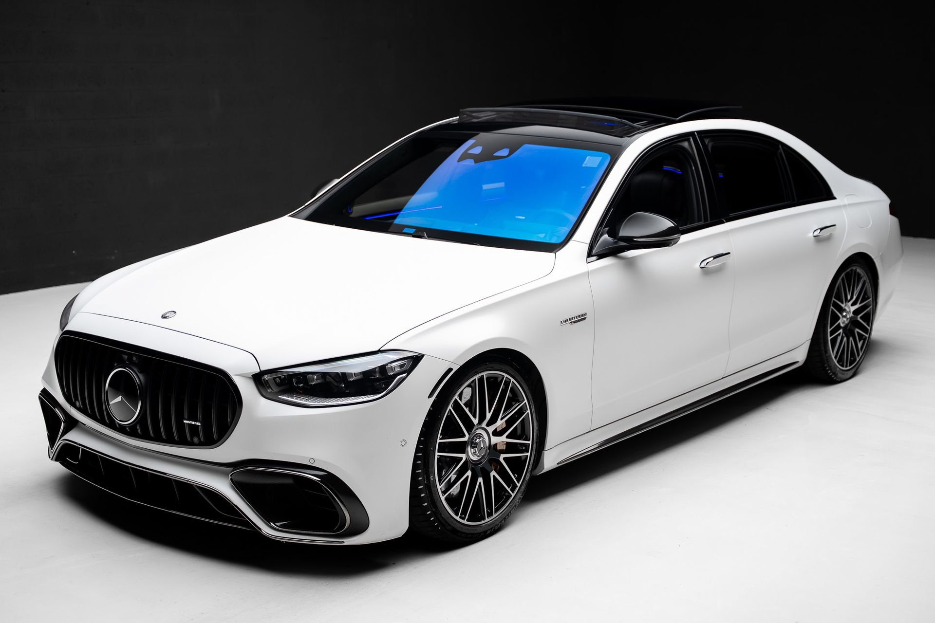 Used 2024 Mercedes-Benz S 63 AMG S w/ Carbon Fiber Exterior Package image 5
