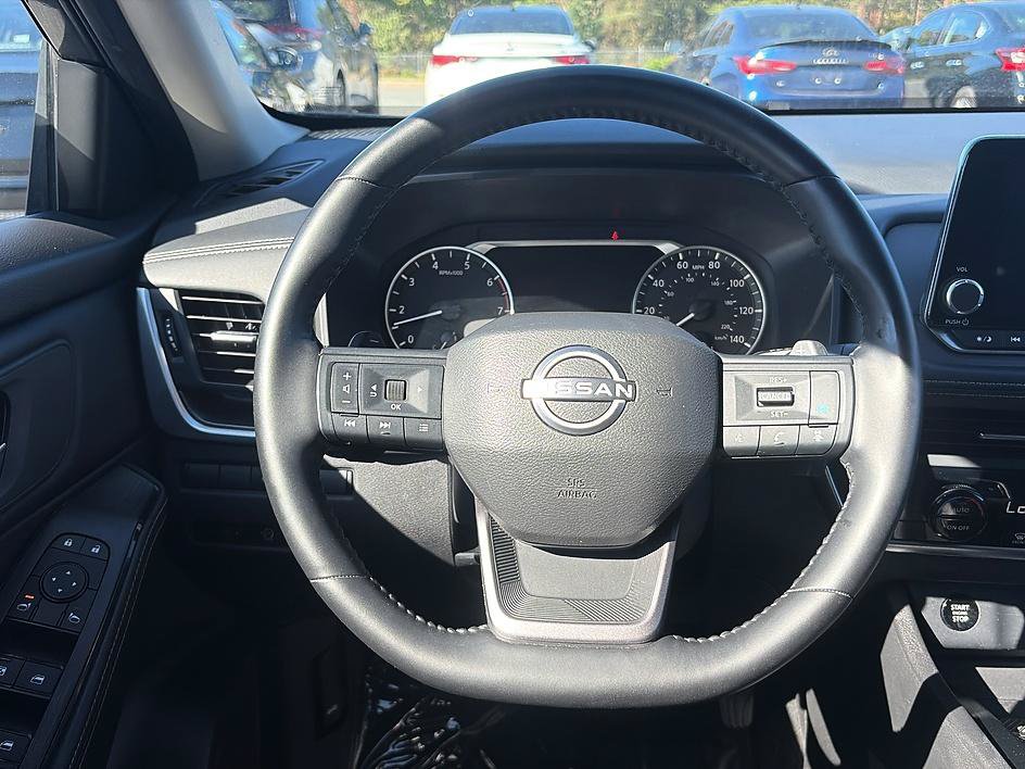 Certified 2025 Nissan Rogue SV FWD image 30