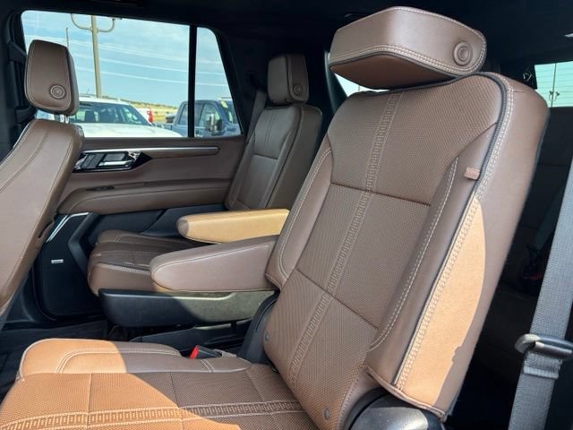 Certified 2025 Chevrolet Tahoe High Country w/ Sun And Tow Package AWD/4WD image 18