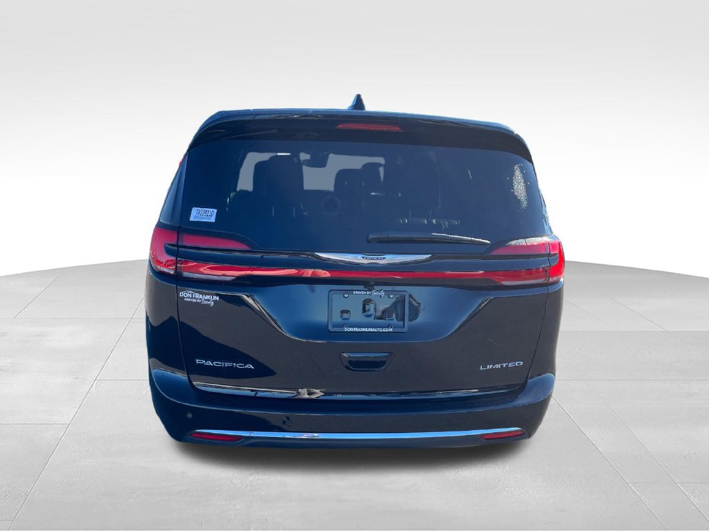 Used 2026 Chrysler Pacifica Limited FWD image 4