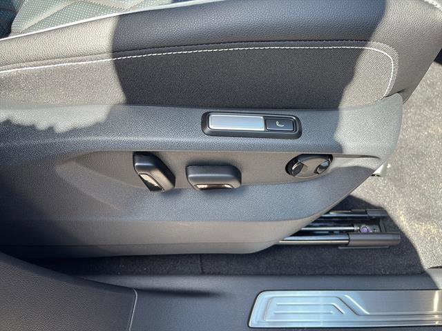 New 2025 Volkswagen Atlas Cross Sport SEL Premium R-Line image 10