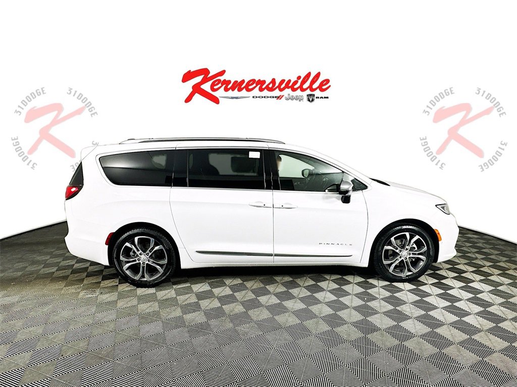 New 2026 Chrysler Pacifica Pinnacle image 8