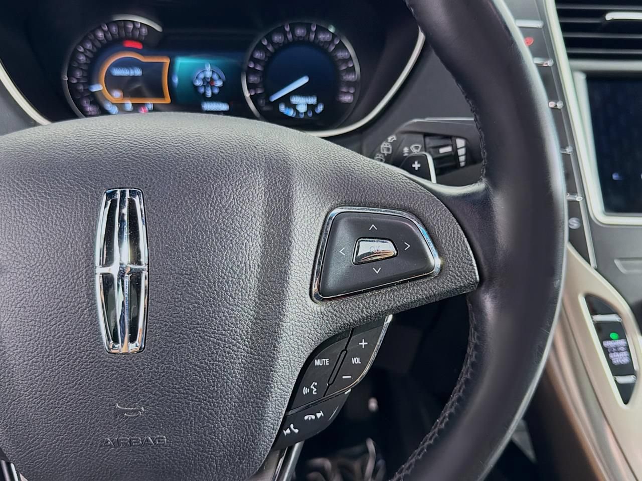 Used 2017 Lincoln MKX Select w/ MKX Climate Package AWD/4WD image 49