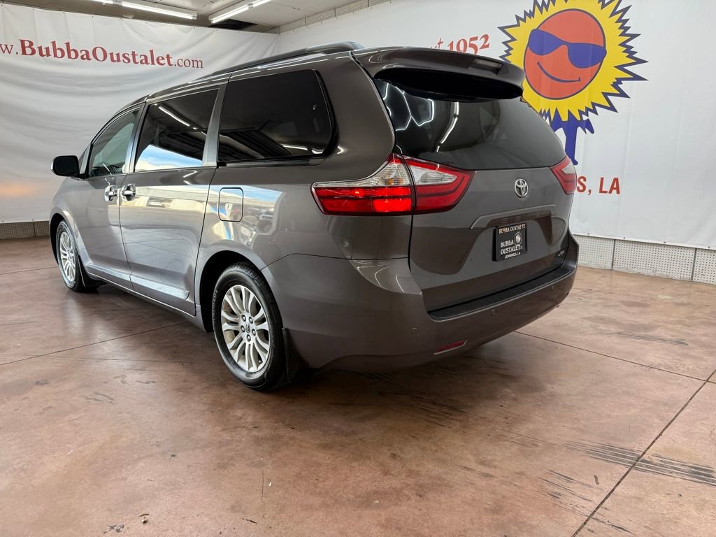 Used 2015 Toyota Sienna XLE Premium image 3