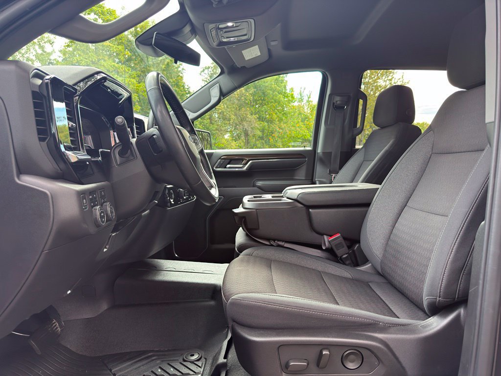 Used 2024 Chevrolet Silverado 1500 LT Trail Boss AWD/4WD image 2