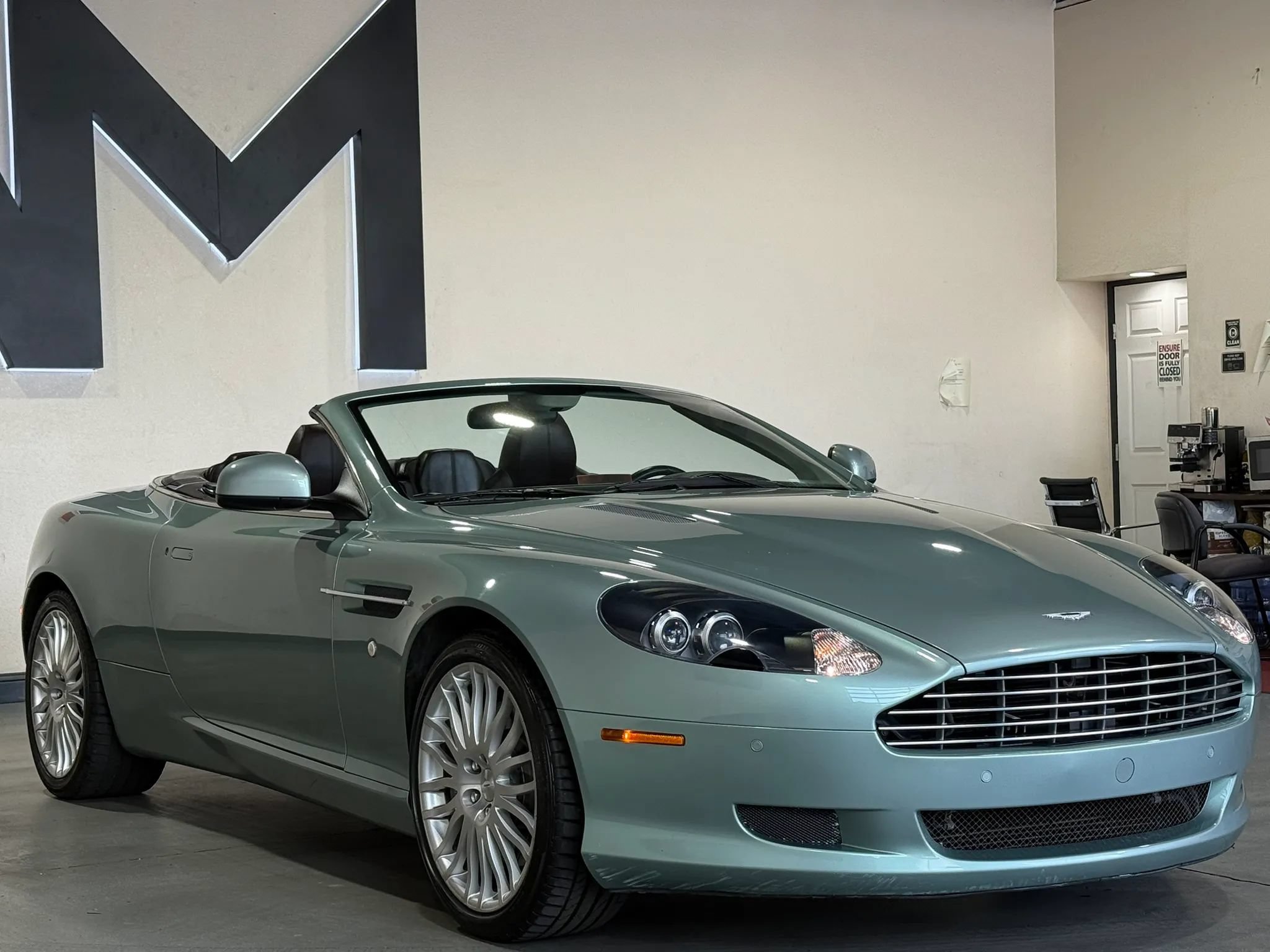 Used 2010 Aston Martin DB9 Volante RWD image 6