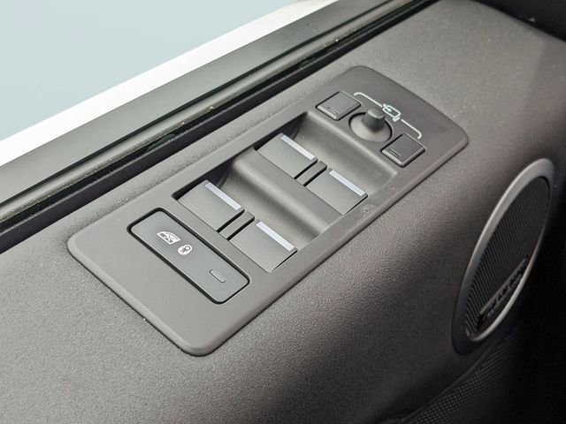Used 2024 Land Rover Discovery S image 30