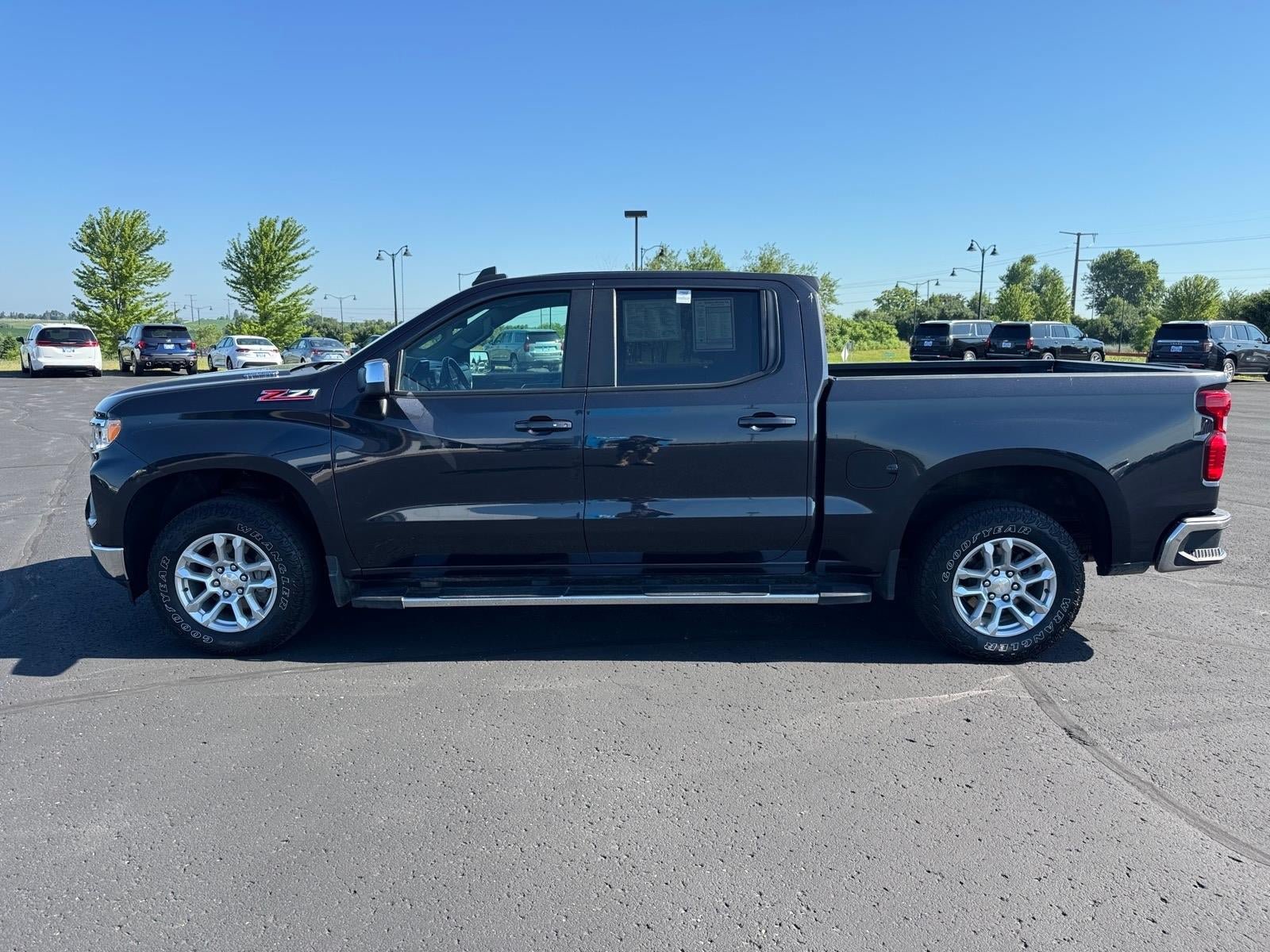 Used 2023 Chevrolet Silverado 1500 LT AWD/4WD image 2