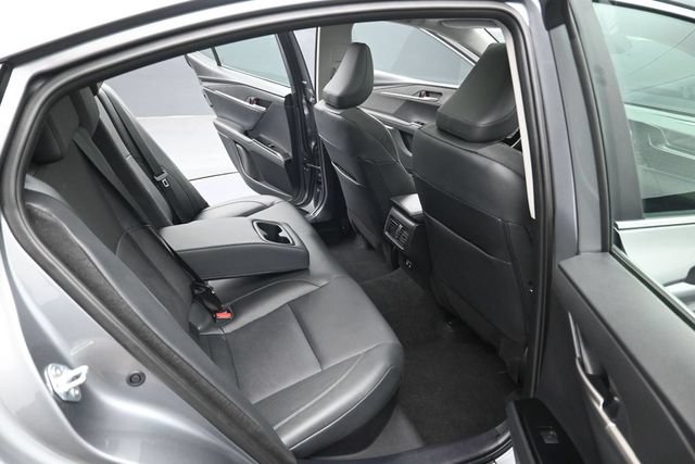 Used 2025 Toyota Camry XLE AWD/4WD image 32
