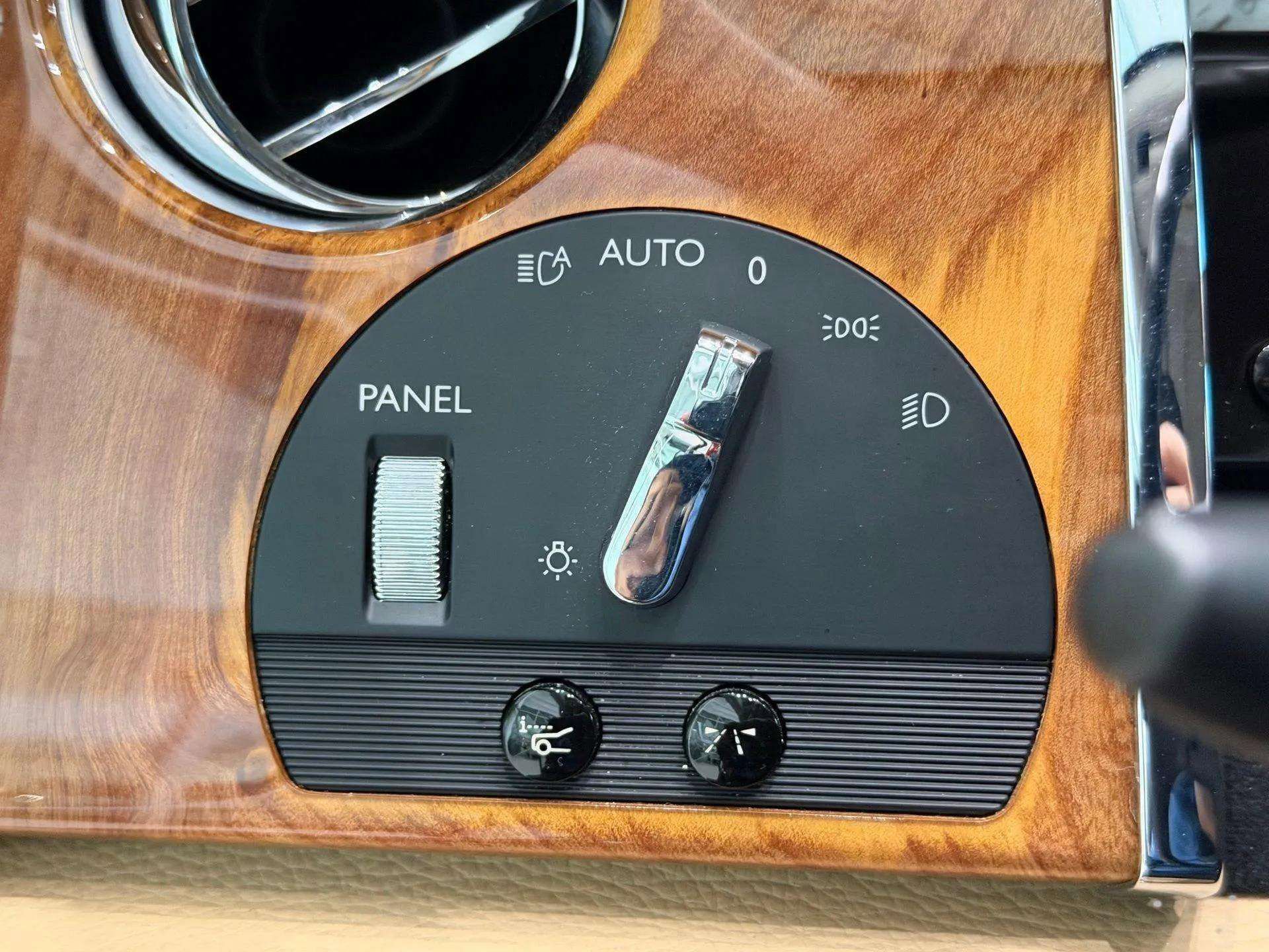 Used 2012 Rolls-Royce Ghost image 43