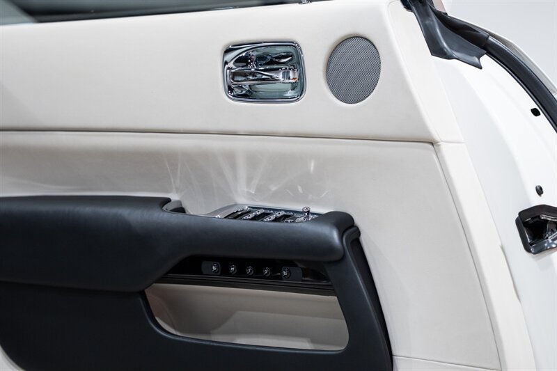 Used 2016 Rolls-Royce Wraith RWD image 24