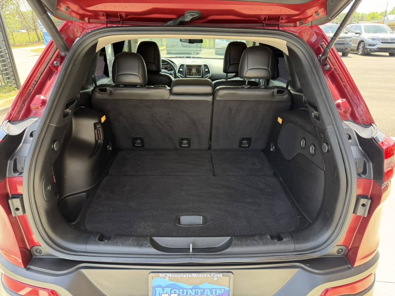 Used 2017 Jeep Cherokee Trailhawk AWD/4WD image 11