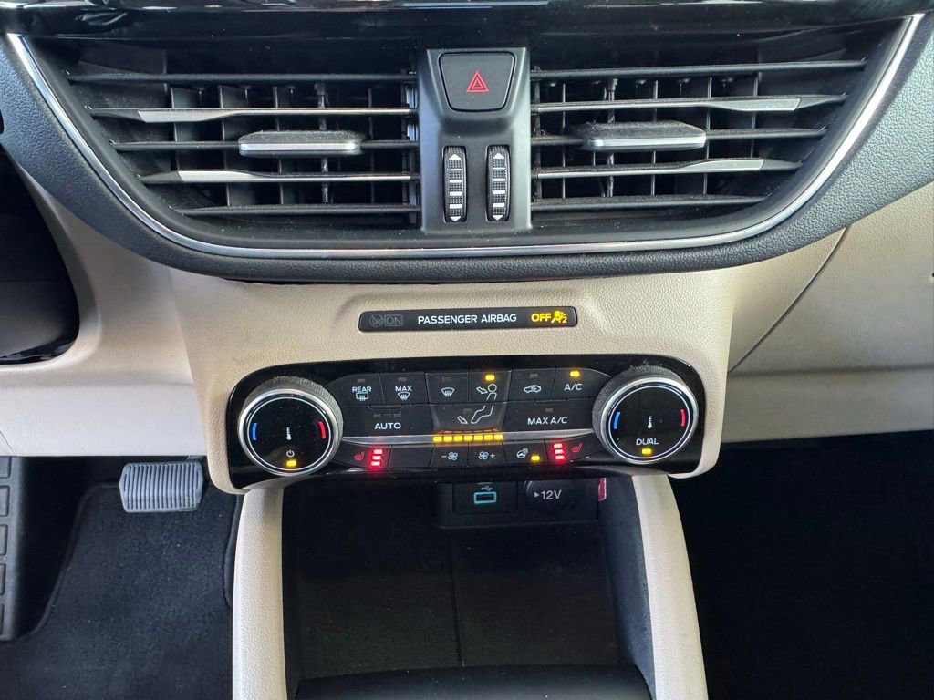 Used 2022 Ford Escape Titanium image 30