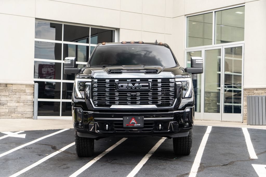 Used 2024 GMC Sierra 3500 Denali Ultimate AWD/4WD image 3