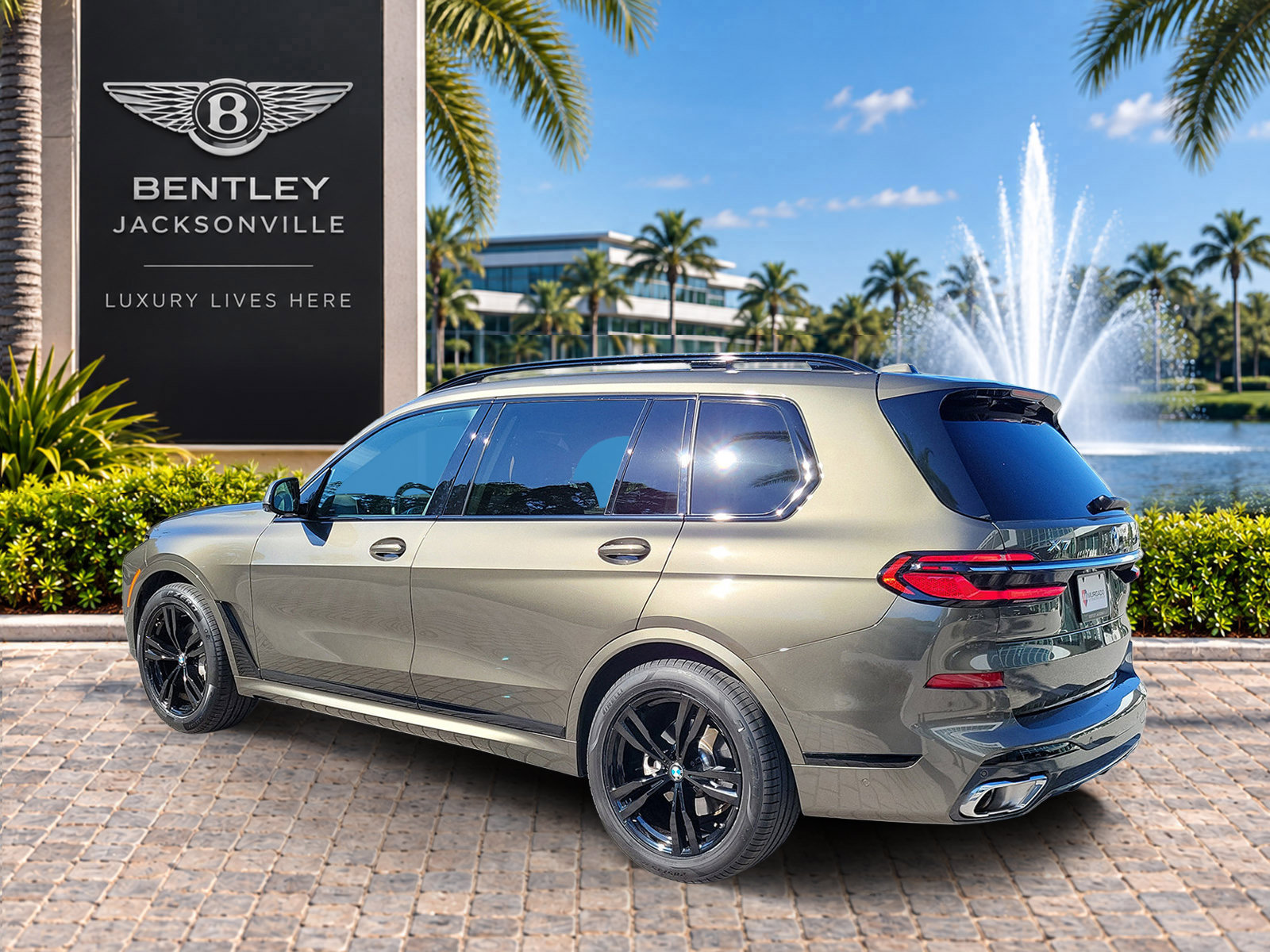 Used 2024 BMW X7 xDrive40i w/ M Sport Package AWD/4WD image 2