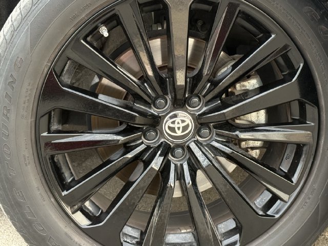 Used 2024 Toyota Highlander XSE FWD image 10