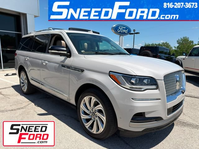 Used 2024 Lincoln Navigator Premiere AWD/4WD image 1