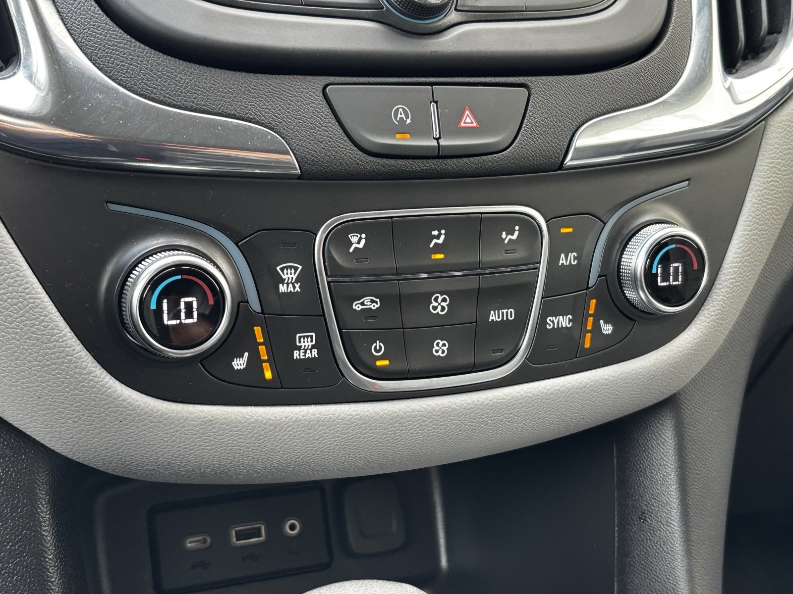 Used 2023 Chevrolet Equinox LT w/ Driver Convenience Package image 7