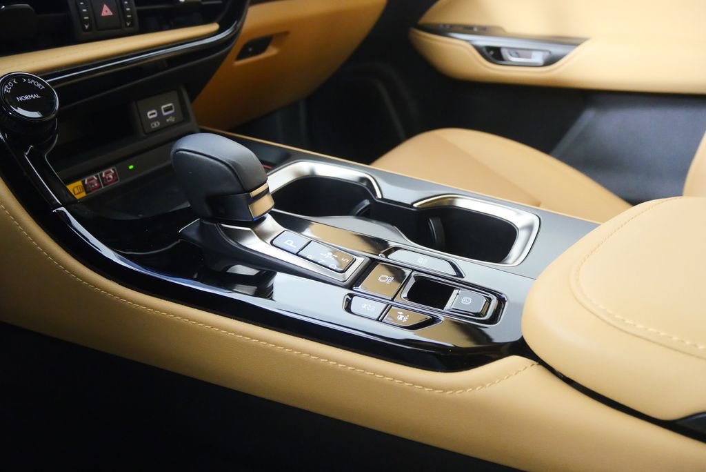 Used 2024 Lexus NX 300h AWD w/ Luxury Package image 27