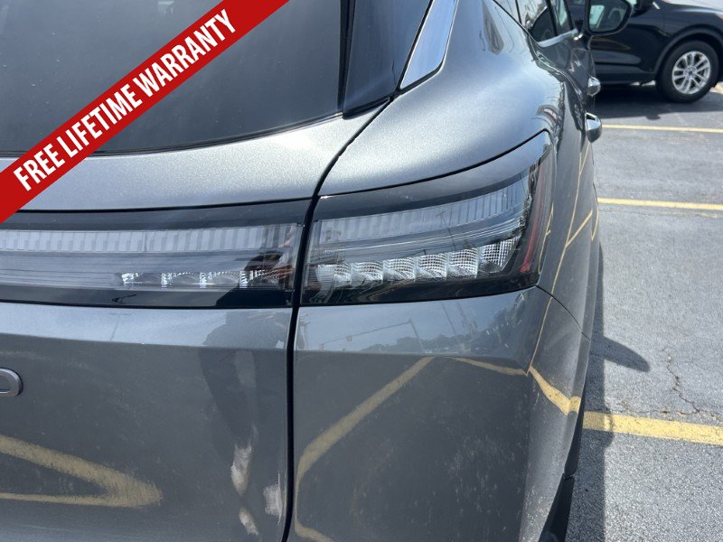 Used 2025 Nissan Murano SV AWD/4WD image 13