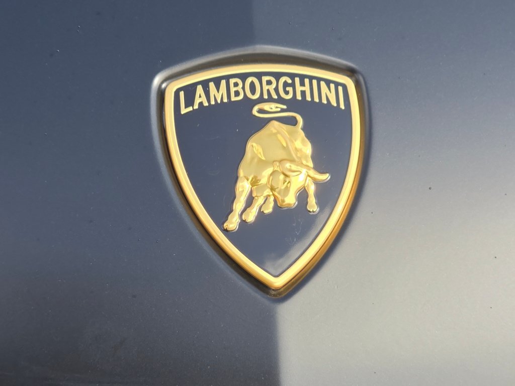 Used 2025 Lamborghini Urus SE AWD/4WD image 34