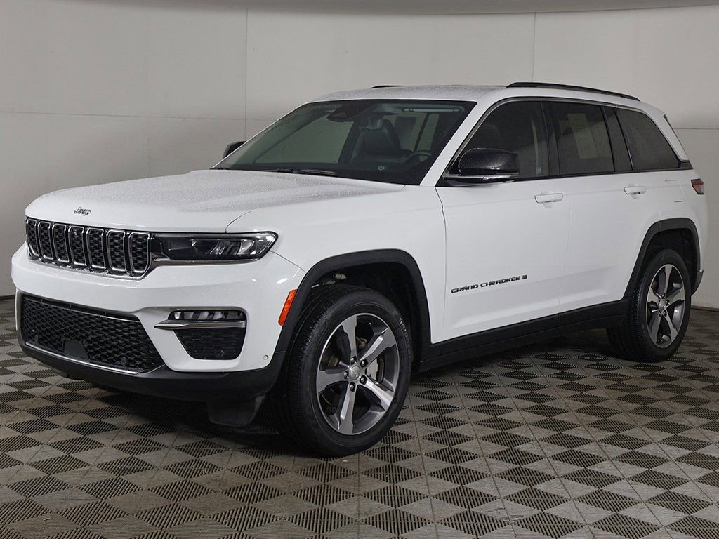 Used 2023 Jeep Grand Cherokee Limited w/ Luxury Tech Group II image 10