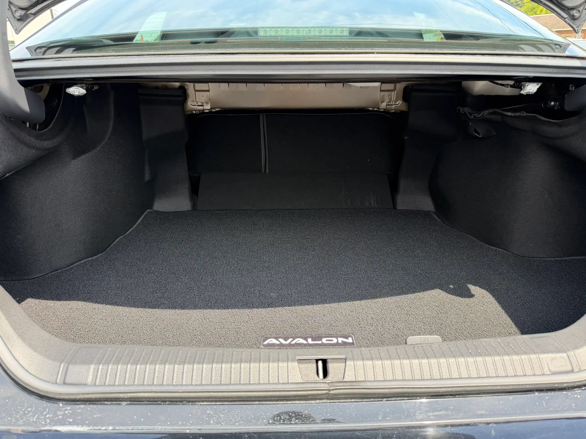 Used 2019 Toyota Avalon XLE FWD image 18