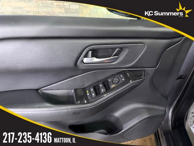 Certified 2025 Nissan Rogue SV image 9