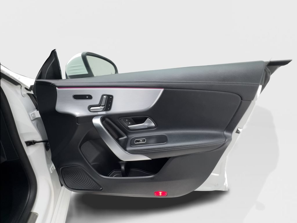 Used 2023 Mercedes-Benz CLA 250 image 32