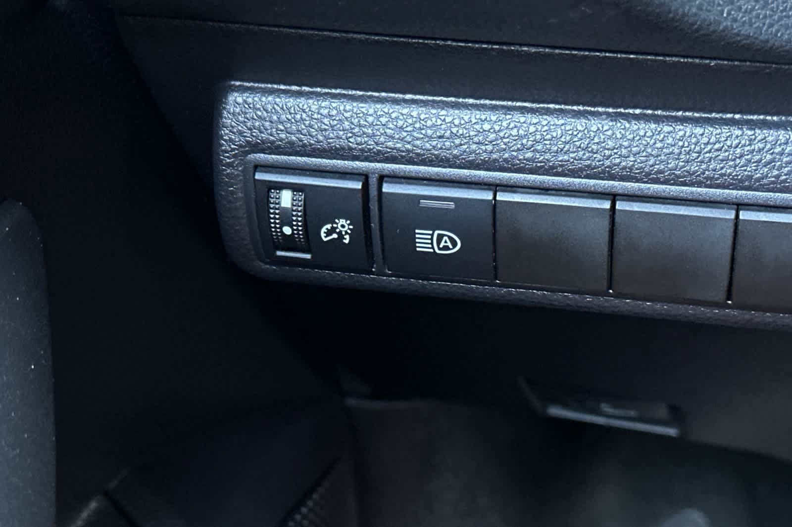 Used 2025 Toyota Corolla LE FWD image 32