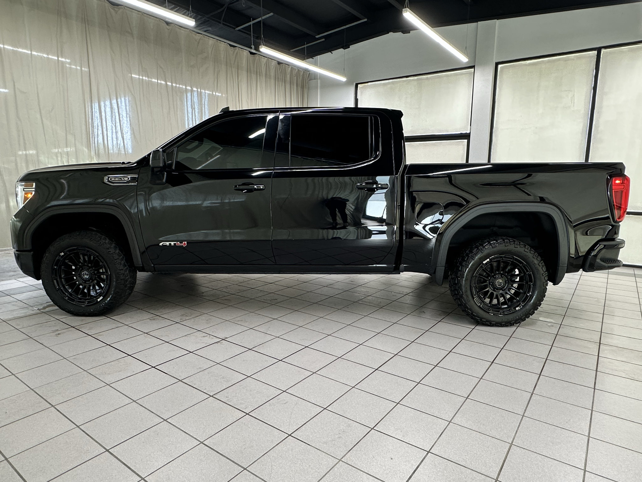 Used 2021 GMC Sierra 1500 AT4 w/ AT4 Preferred Package AWD/4WD image 8