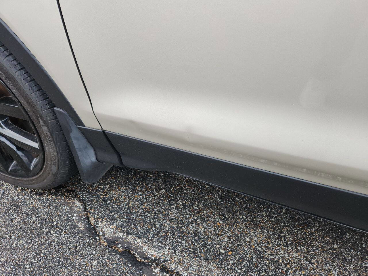 Used 2017 Ford Escape SE w/ SE Sport Appearance Package image 14