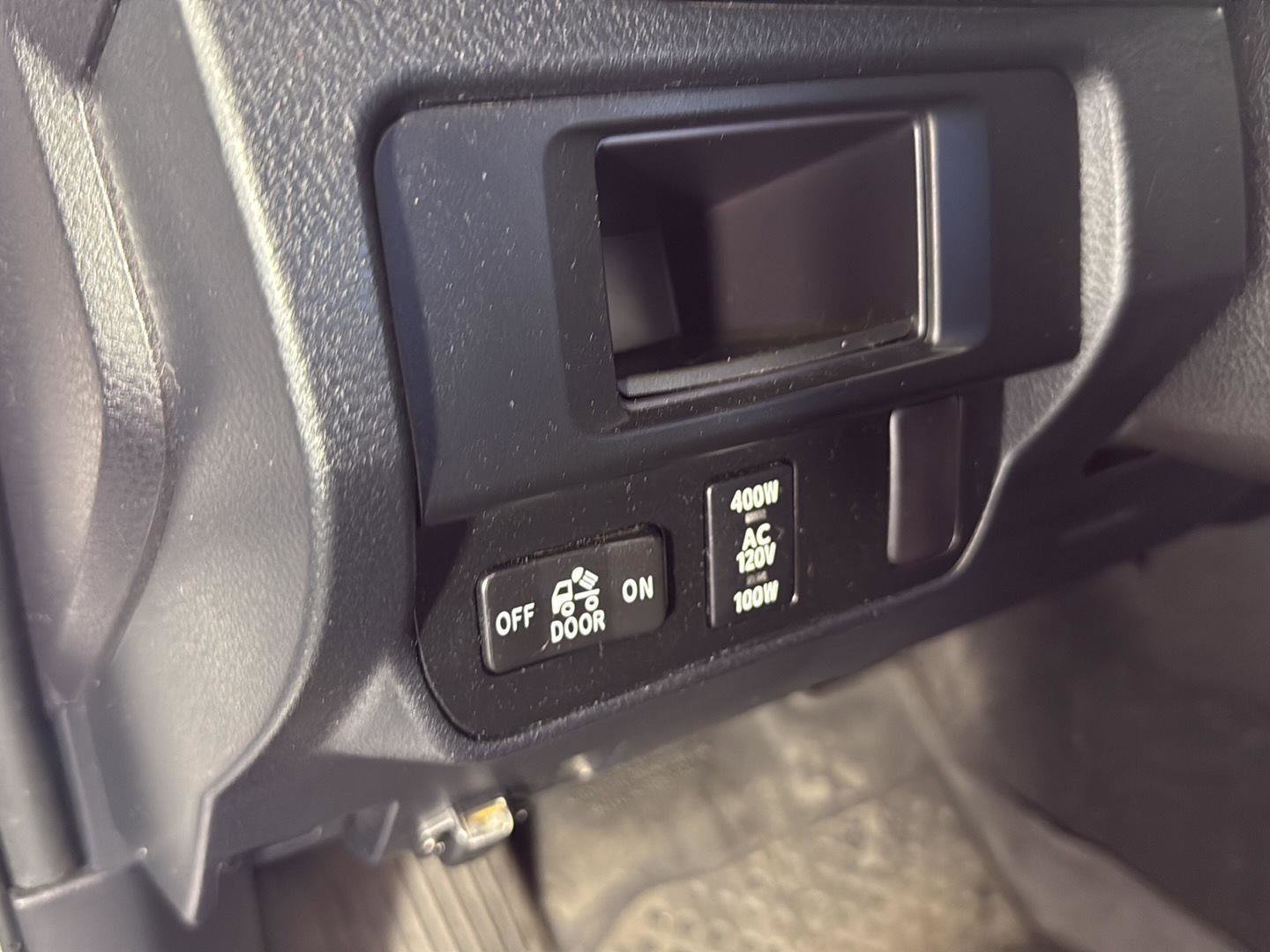 Used 2016 Toyota Tacoma Limited w/ Towing Package image 12