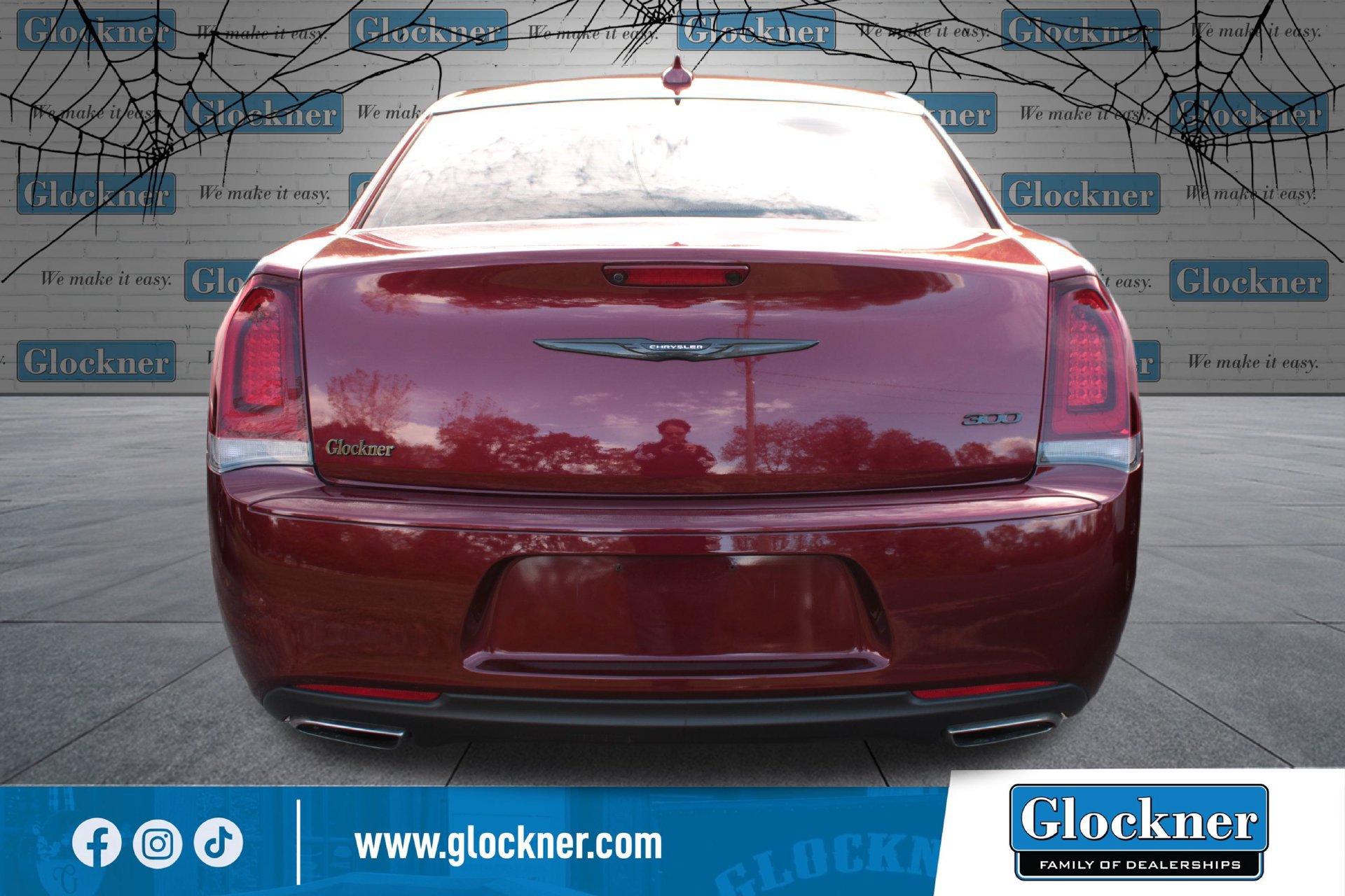 Used 2023 Chrysler 300 Touring w/ Sport Appearance Package RWD image 7