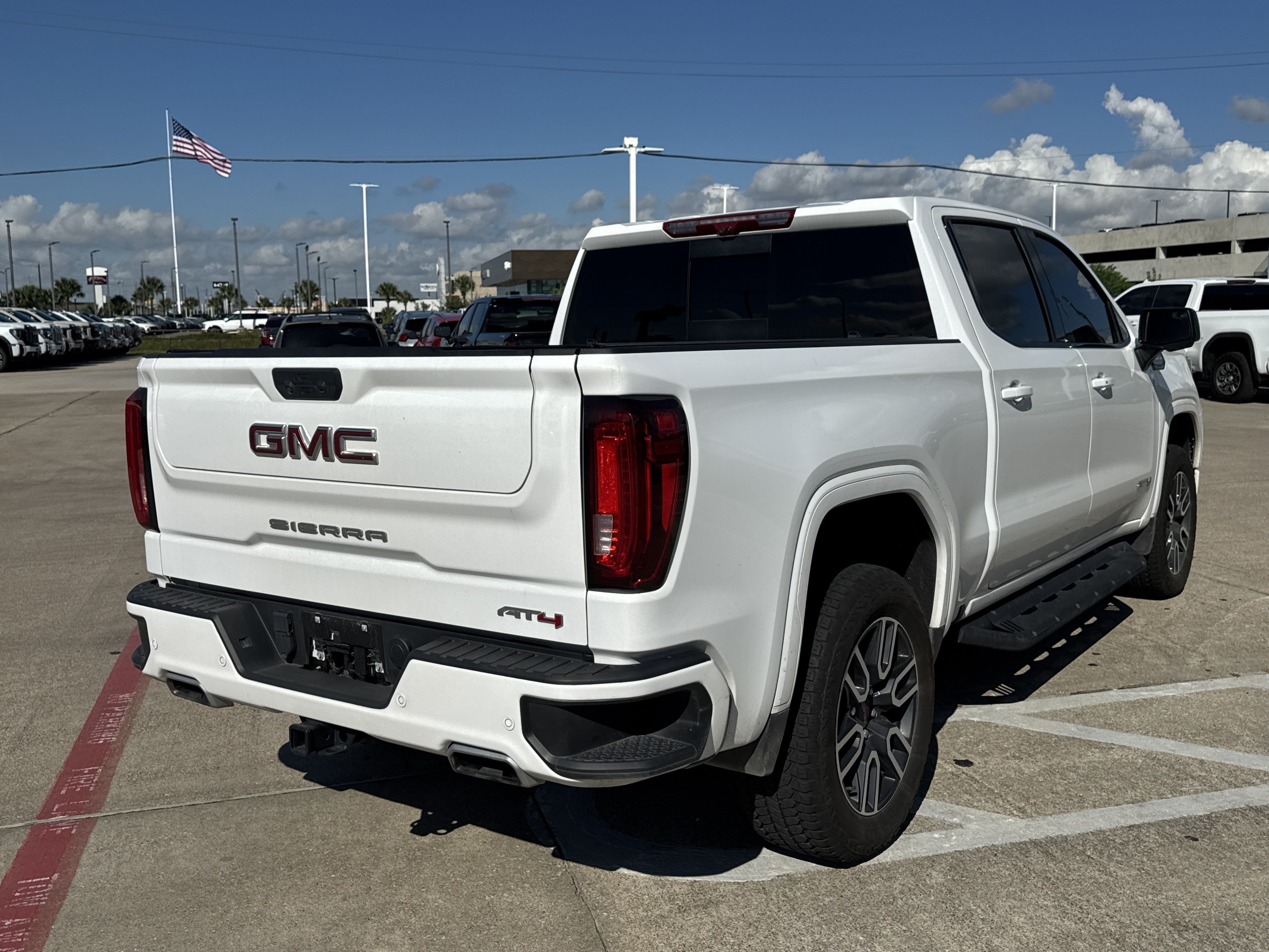 Used 2025 GMC Sierra 1500 AT4 w/ AT4 Premium Package AWD/4WD image 10