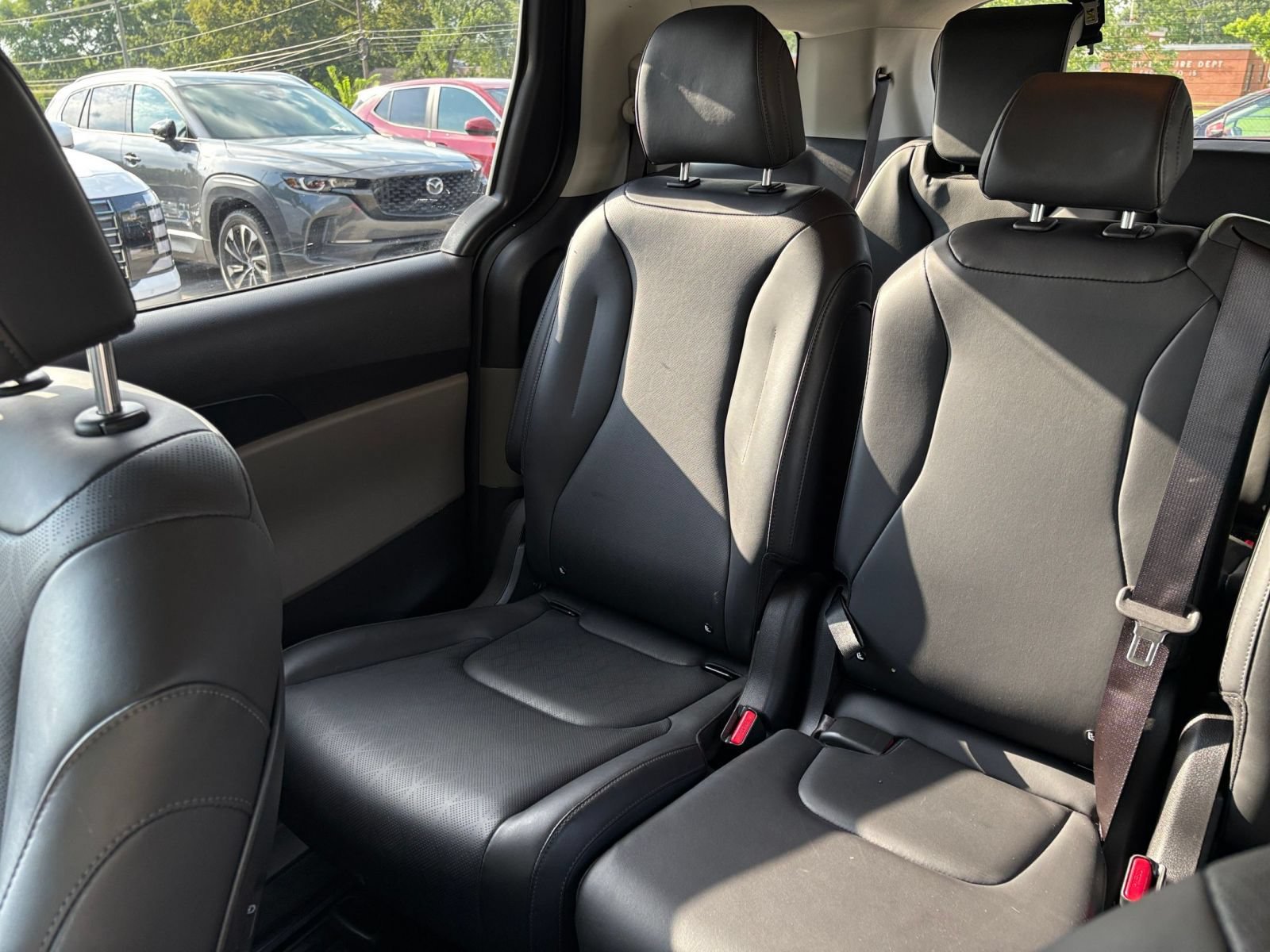 Used 2026 Kia Carnival FWD image 42