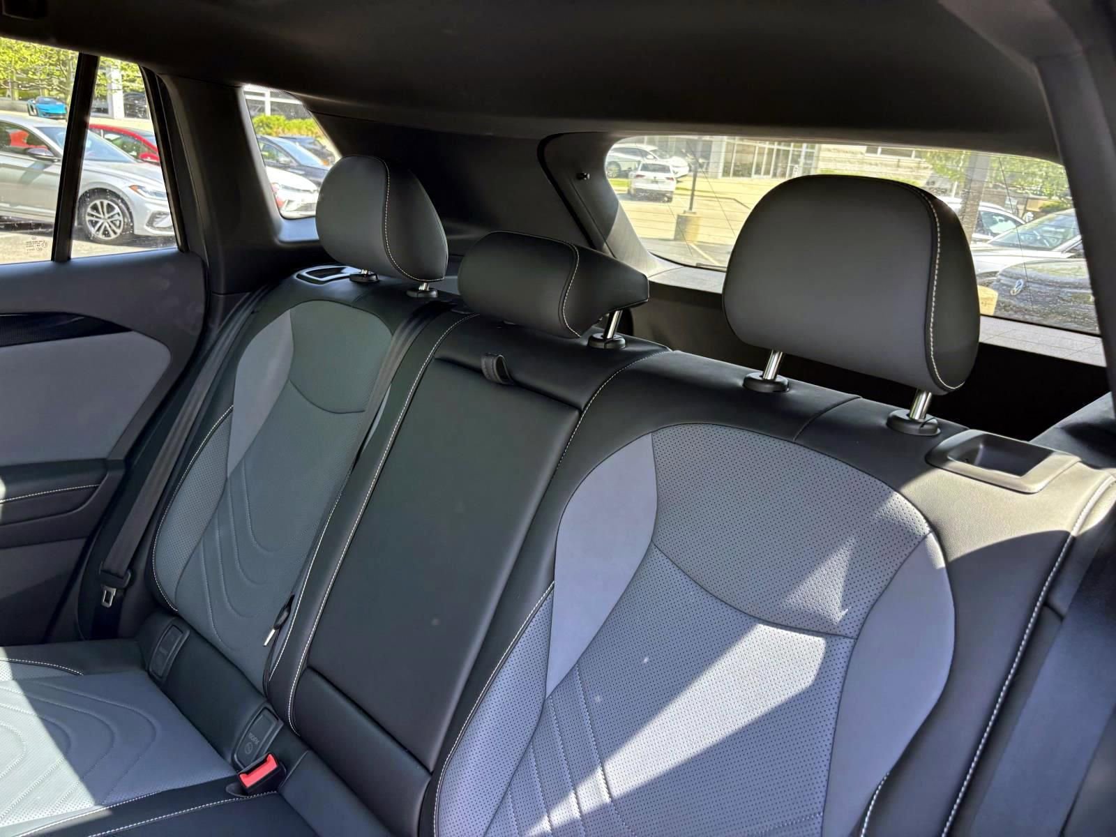 Used 2025 Volkswagen Tiguan SE R-Line AWD/4WD image 26