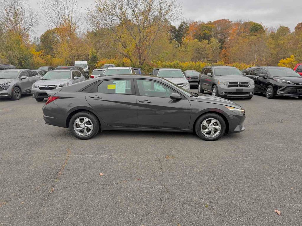 Used 2021 Hyundai Elantra SE image 8