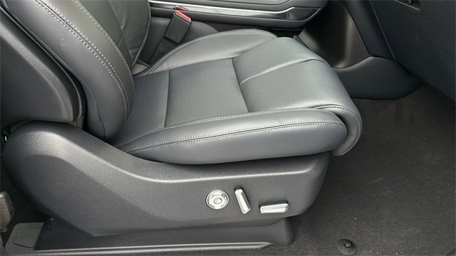 New 2025 Lincoln Navigator L Reserve w/ Jet Appearance Package image 8