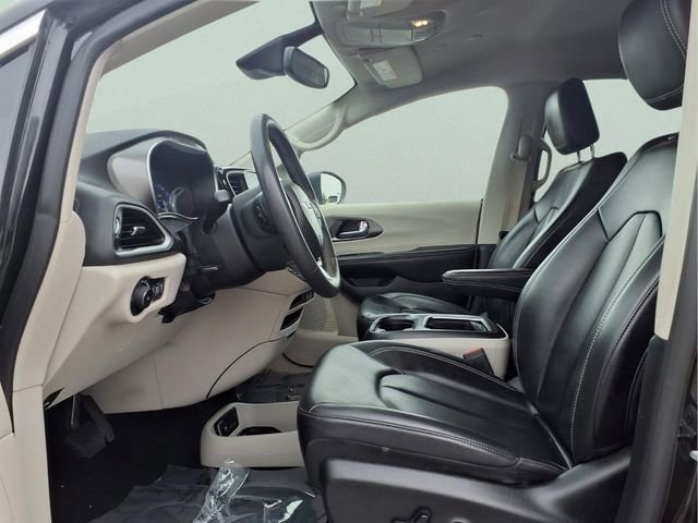 Used 2023 Chrysler Pacifica Touring-L FWD image 22