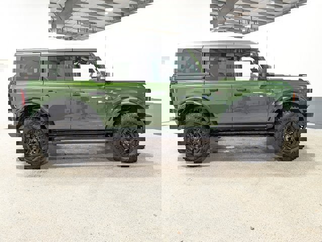 Used 2023 Ford Bronco Wildtrak image 2