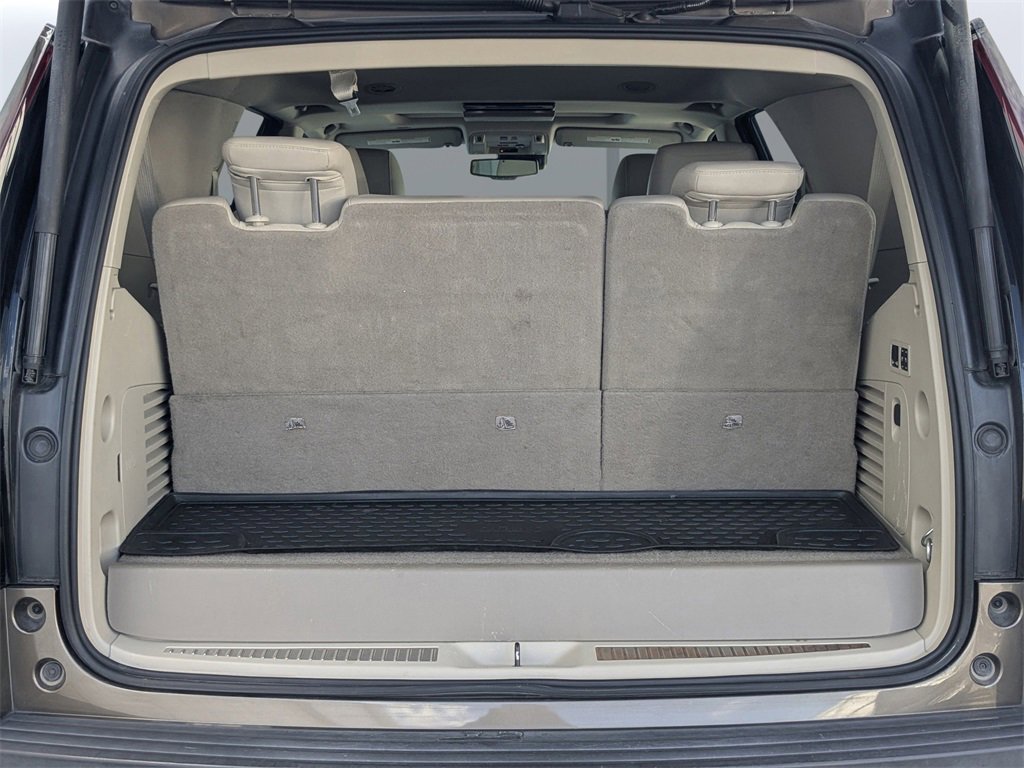 Used 2016 Cadillac Escalade Luxury image 12