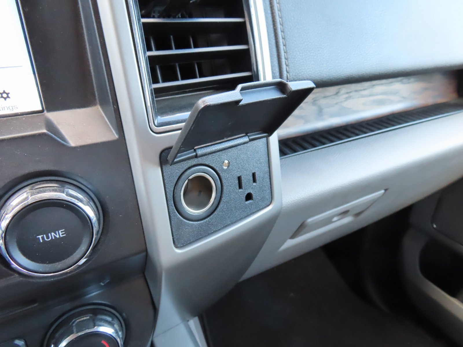 Used 2018 Ford F150 Lariat image 28