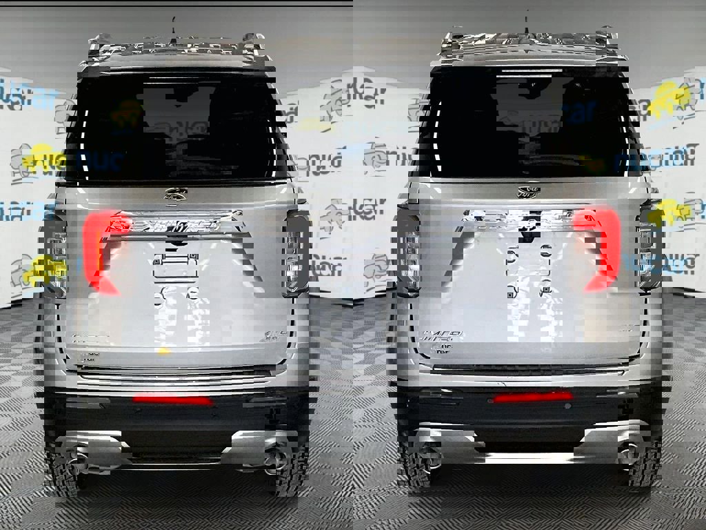 Used 2023 Ford Explorer Limited w/ Equipment Group 301A AWD/4WD image 5