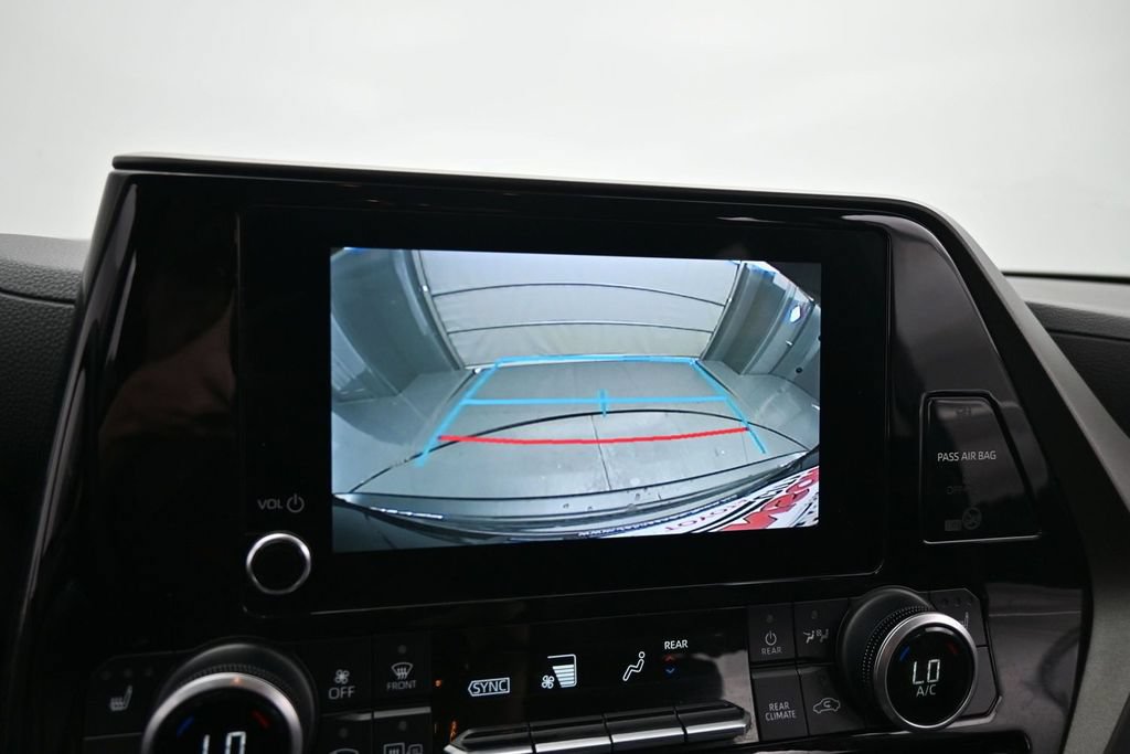 Used 2023 Toyota Highlander XLE AWD/4WD image 18