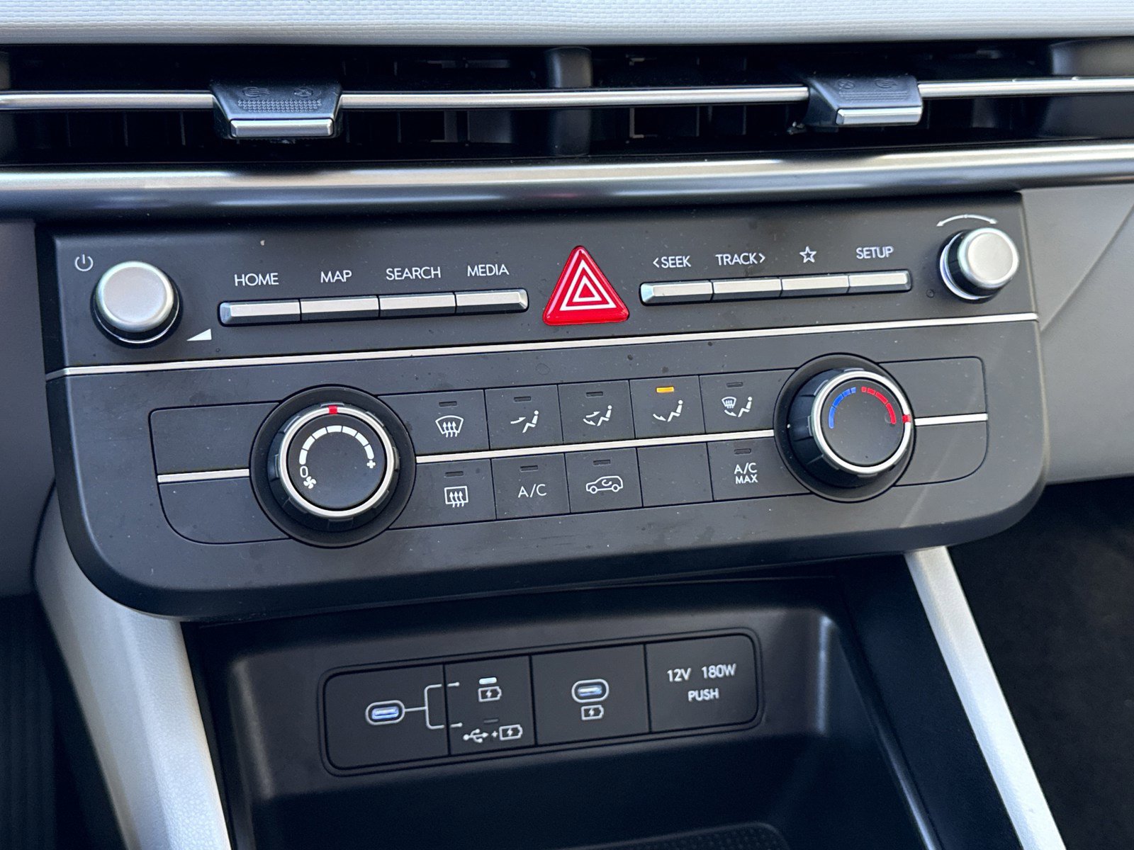 Certified 2025 Hyundai Tucson SE image 25