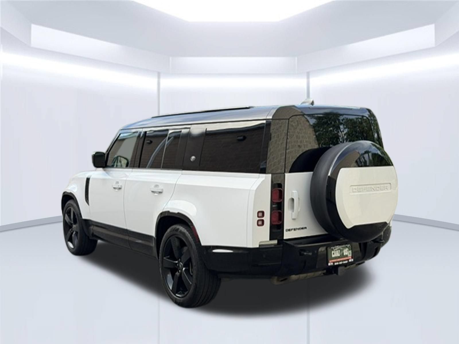 Used 2024 Land Rover Defender 130 X-Dynamic SE AWD/4WD image 7
